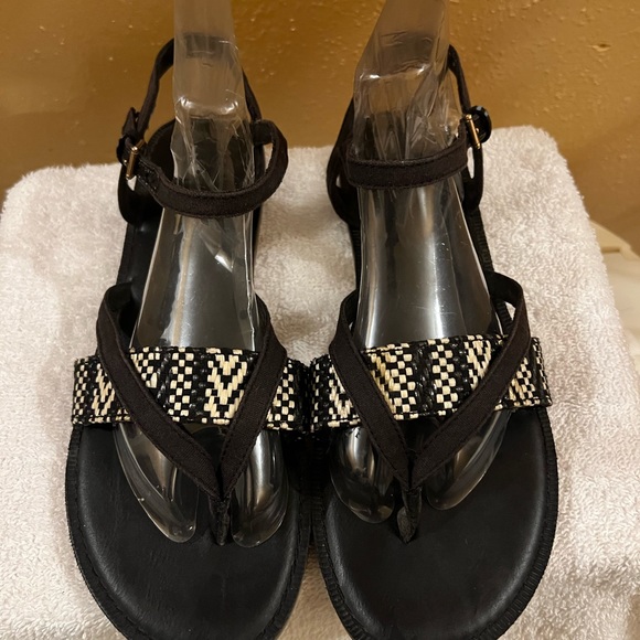 Tons T-Bar Sandals - Picture 5 of 6